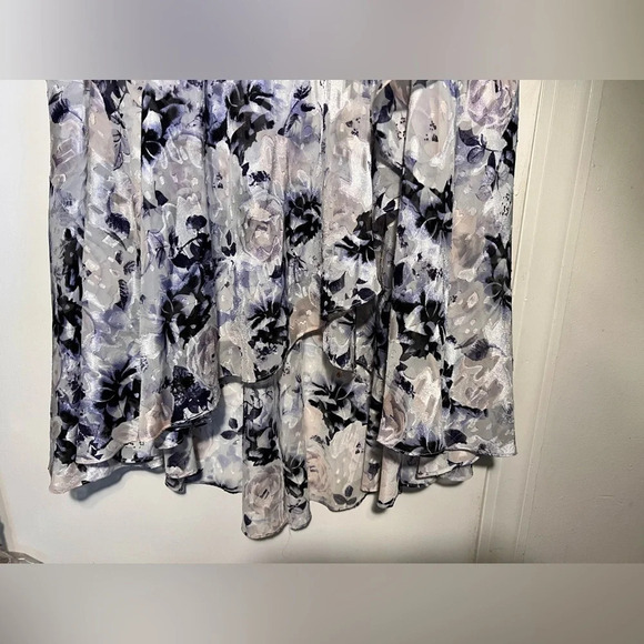 Floral, sleeveless, tiered, textured, flowing, deepV front and back,lined maxi - Picture 12 of 15